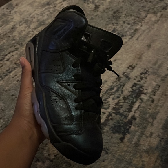 These are Air Jordan 6 Retro Oreo. - Picture 6 of 10